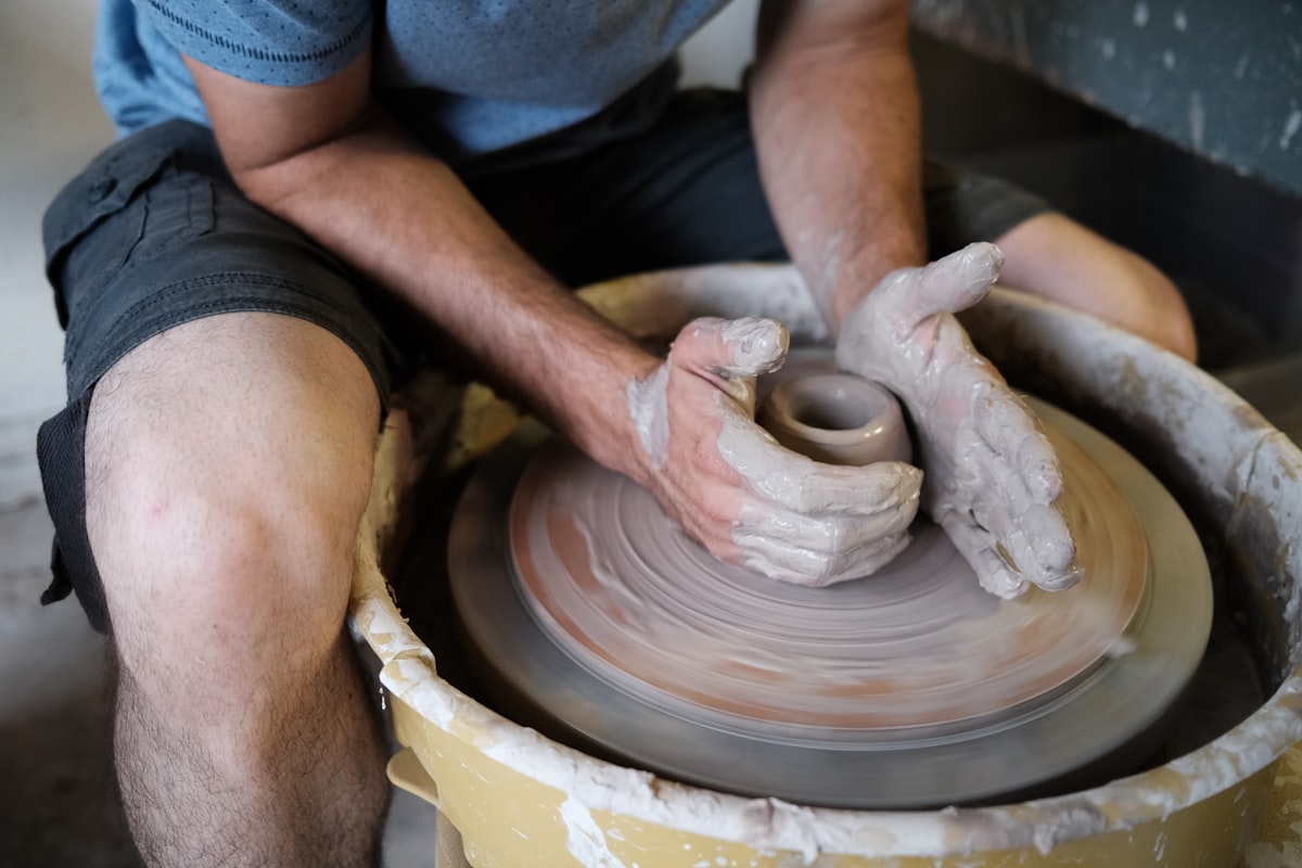 Making ceramics by hand