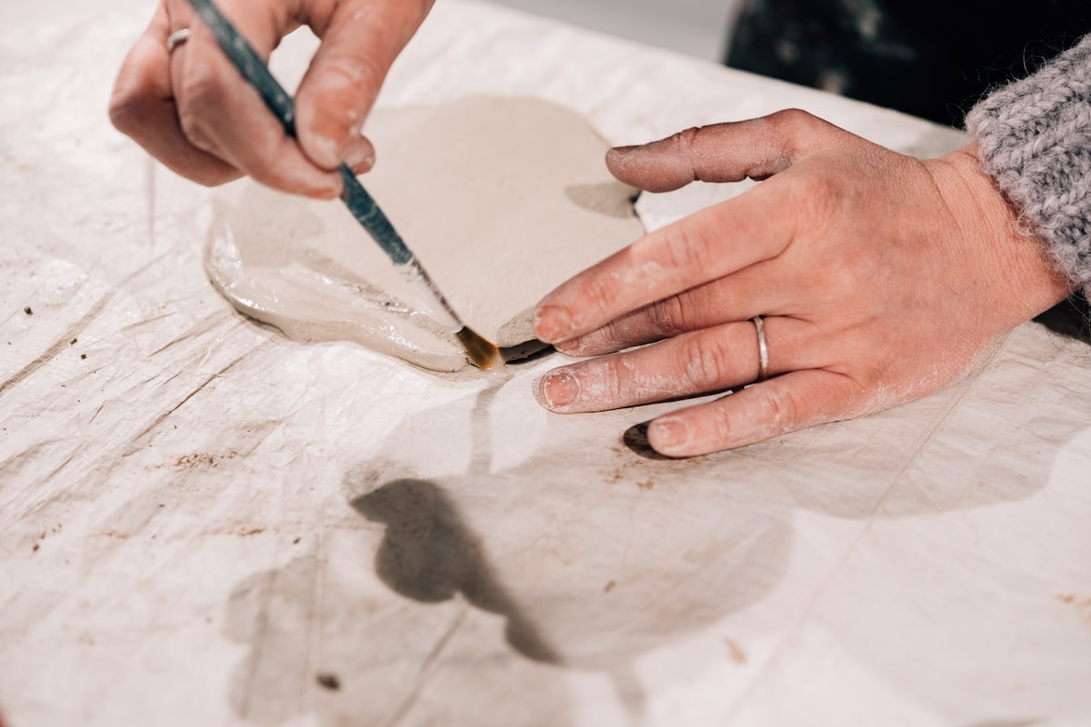 Making ceramics by hand